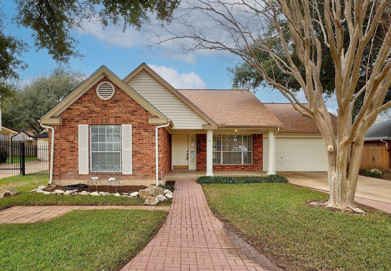 1811 Iris Ln - Photo 2 of 28