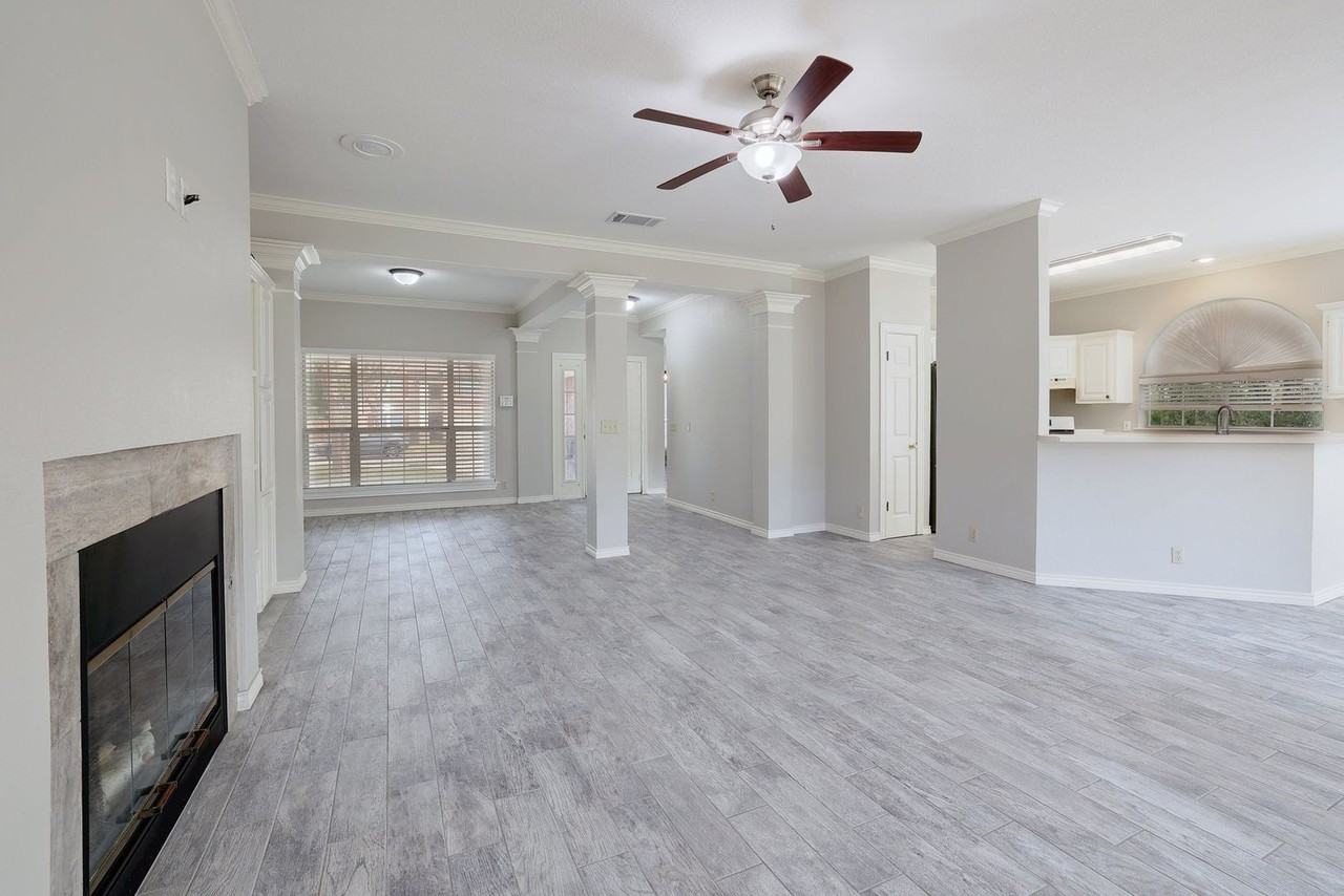 1811 Iris Ln - Photo 5 of 28