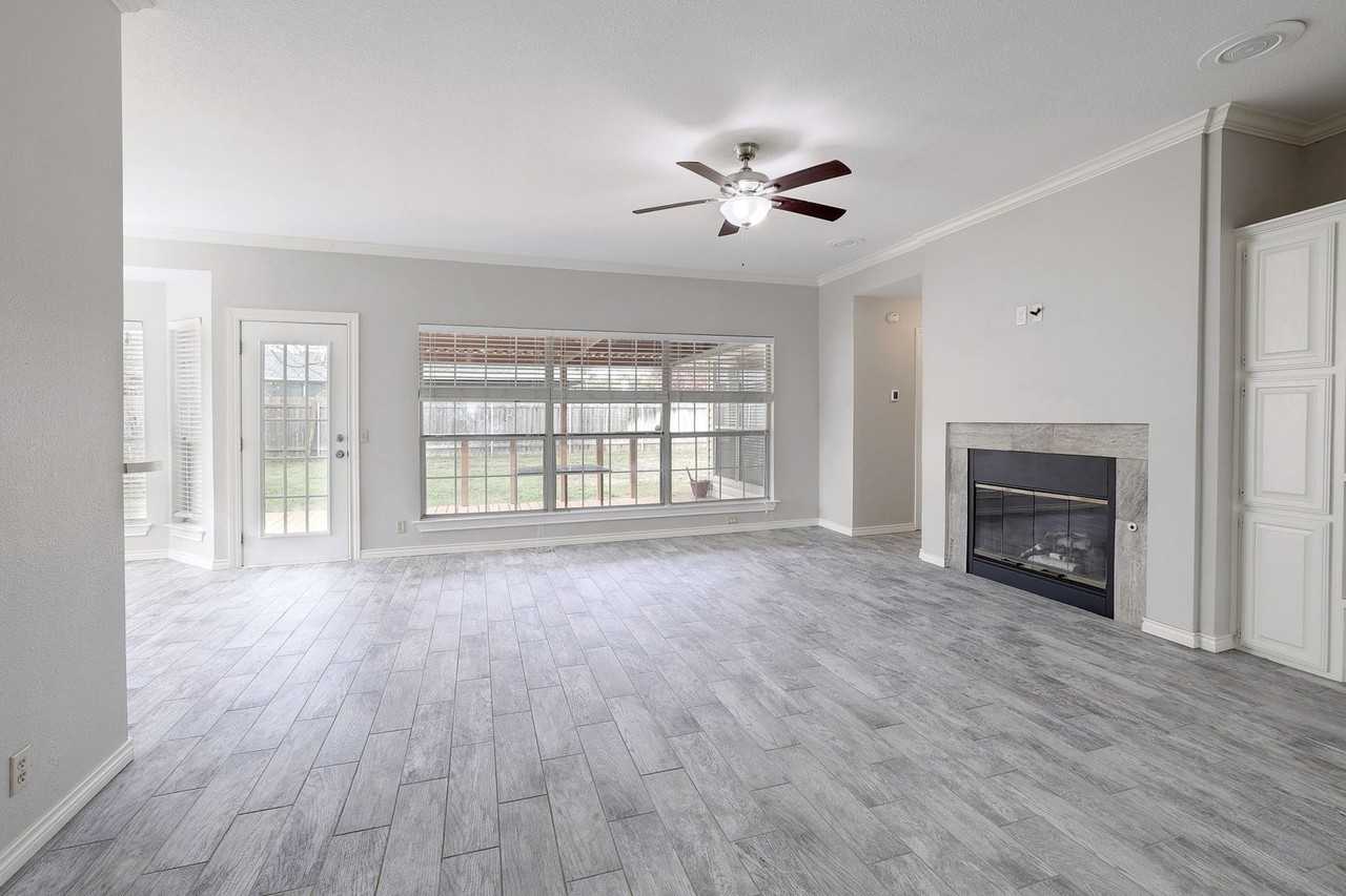 1811 Iris Ln - Photo 6 of 28
