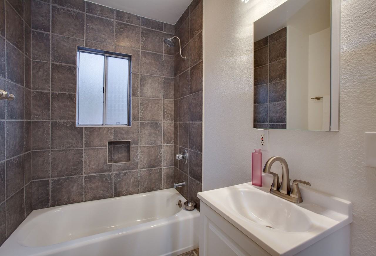 5433 Abbott Pl #14 - Photo 7 of 19