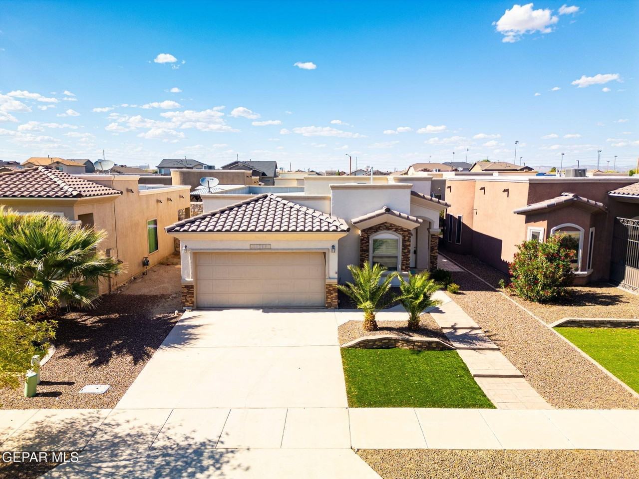 14369 Jonathan K Molina Ct - Photo 3 of 36