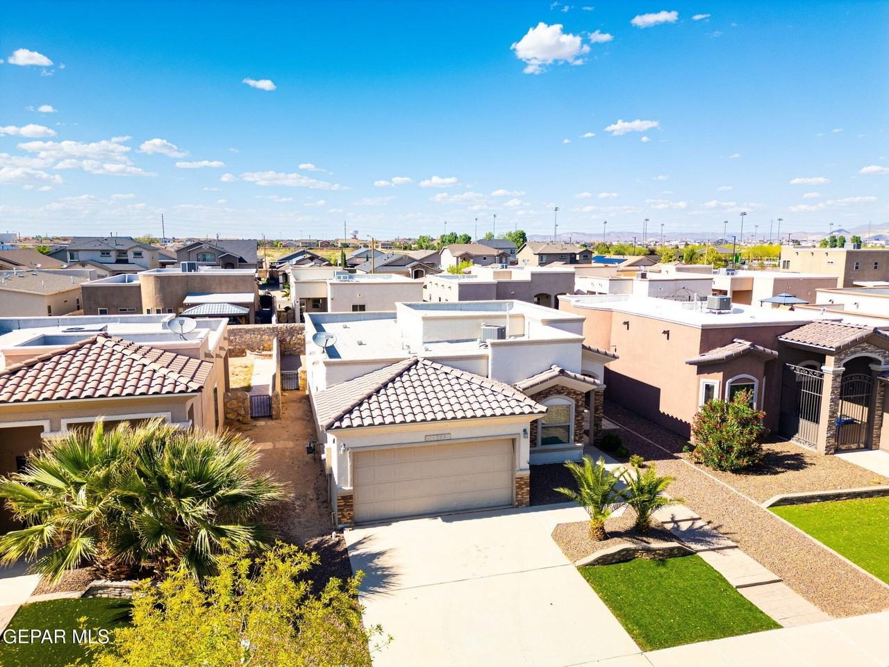 14369 Jonathan K Molina Ct - Photo 5 of 36