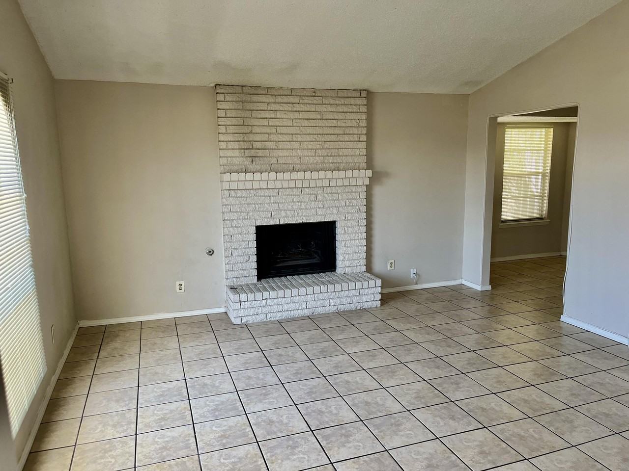 2918 E Glen Dr #B - Photo 2 of 15