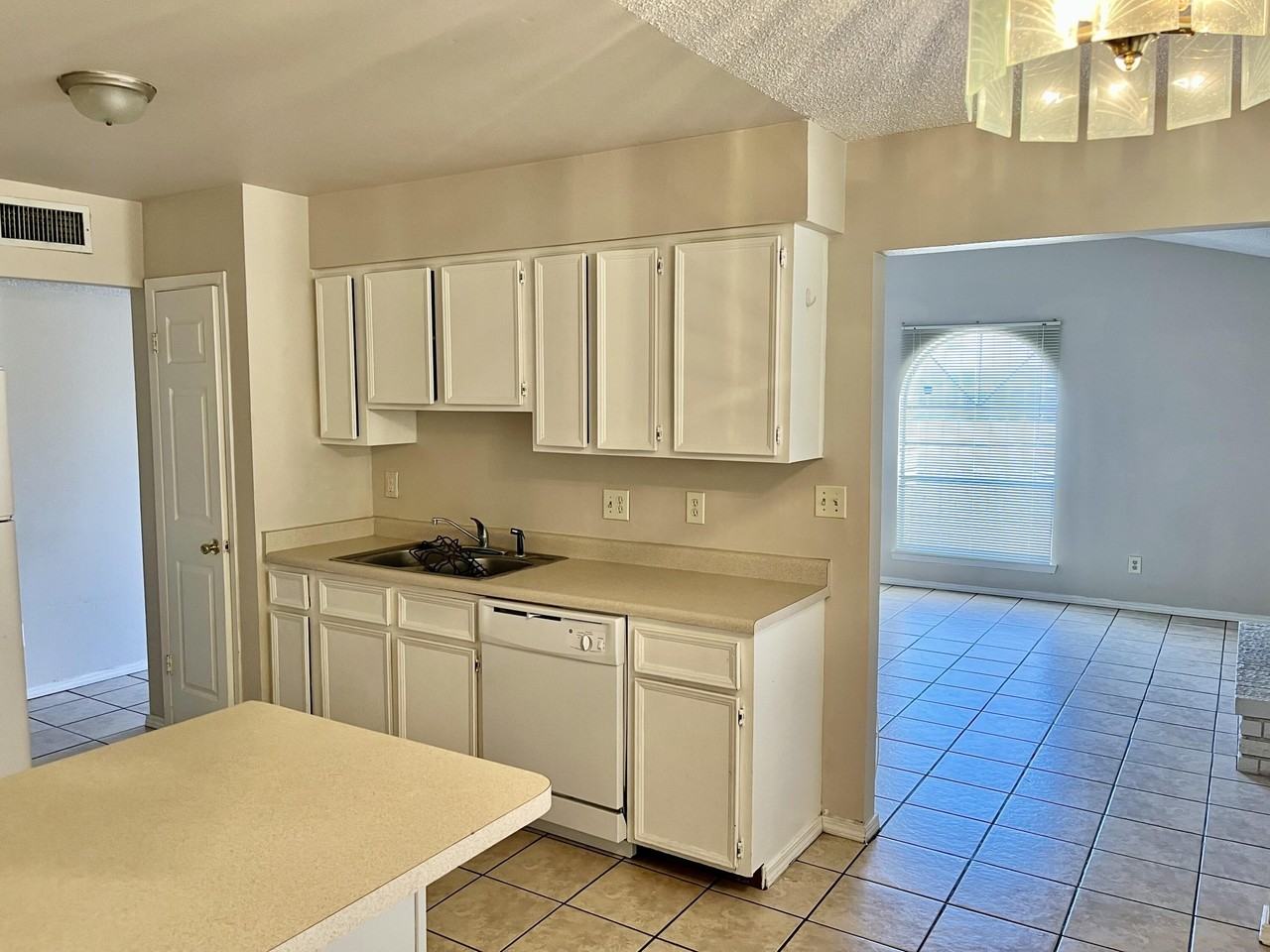 2918 E Glen Dr #B - Photo 6 of 15