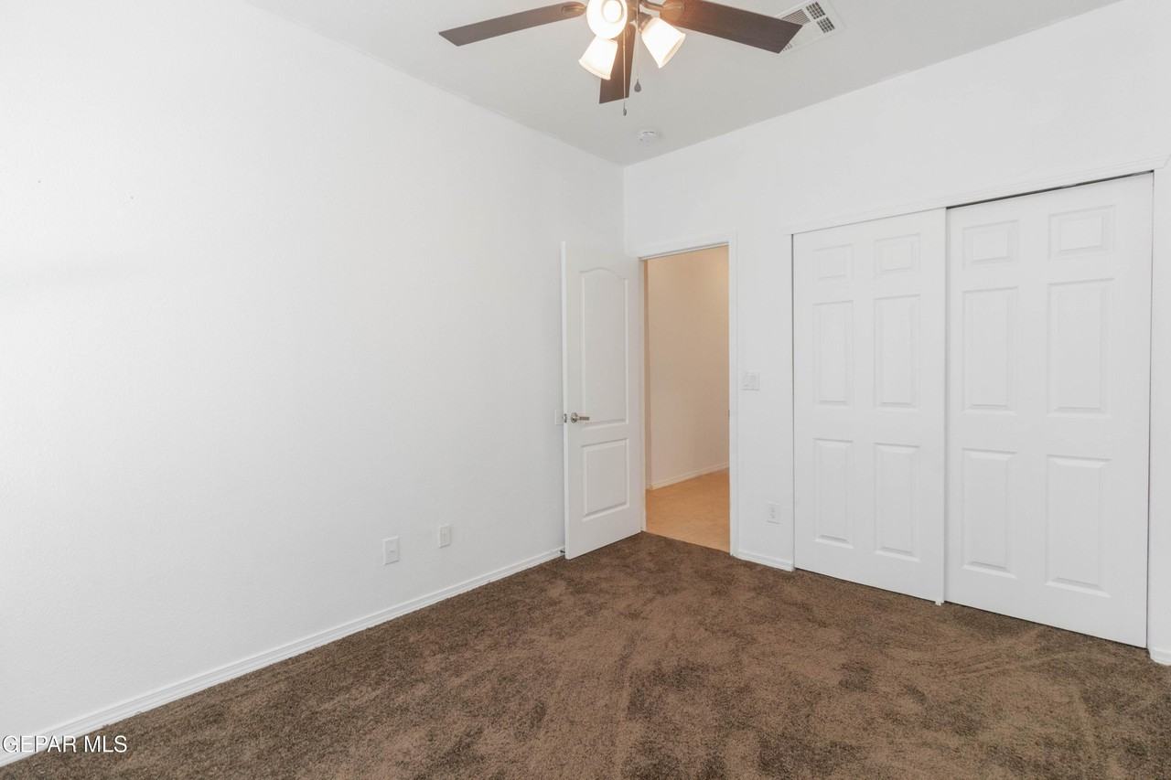 14749 Sand Gate Dr - Photo 4 of 44