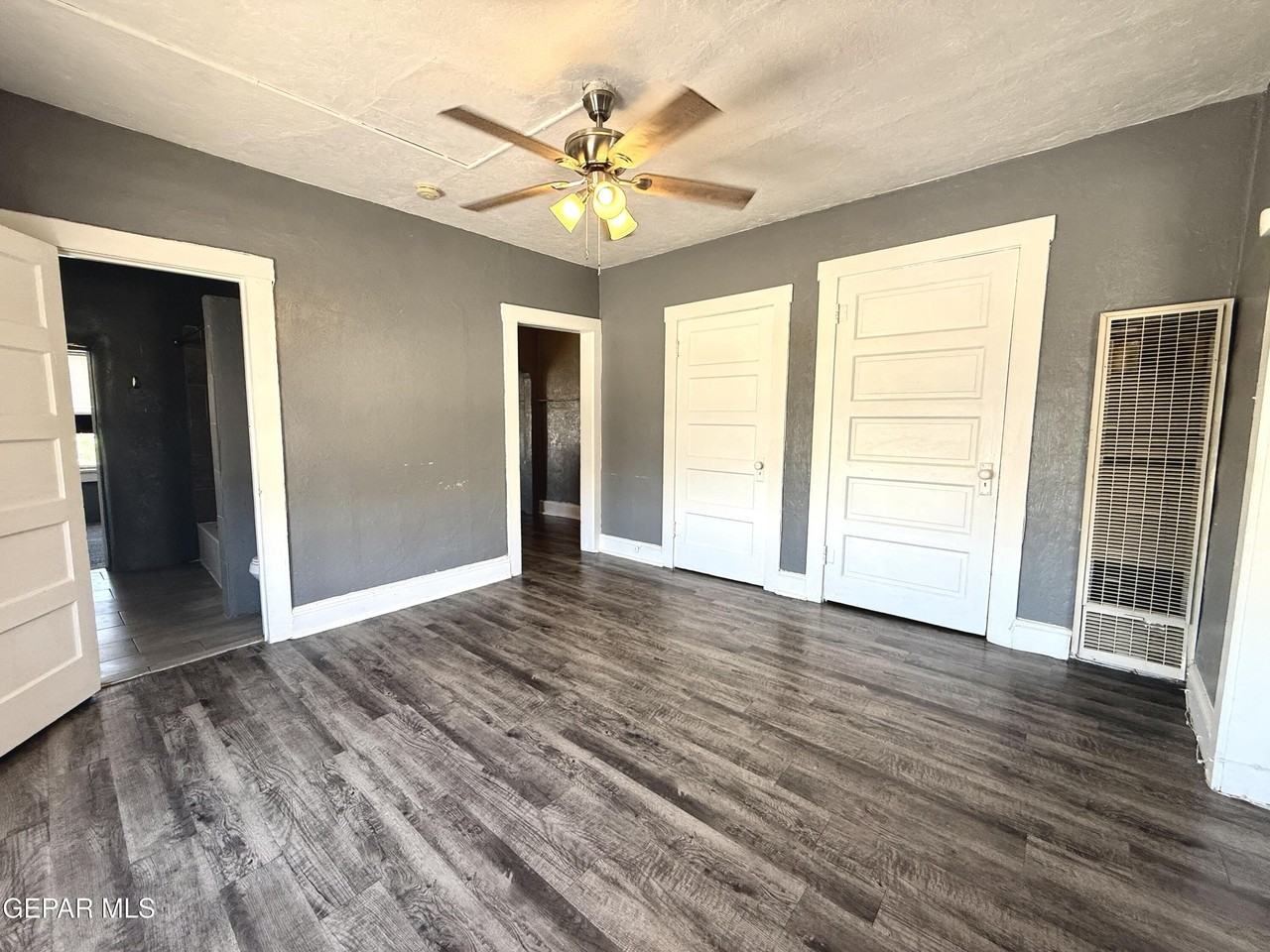714 E River Ave #3 - Photo 4 of 11