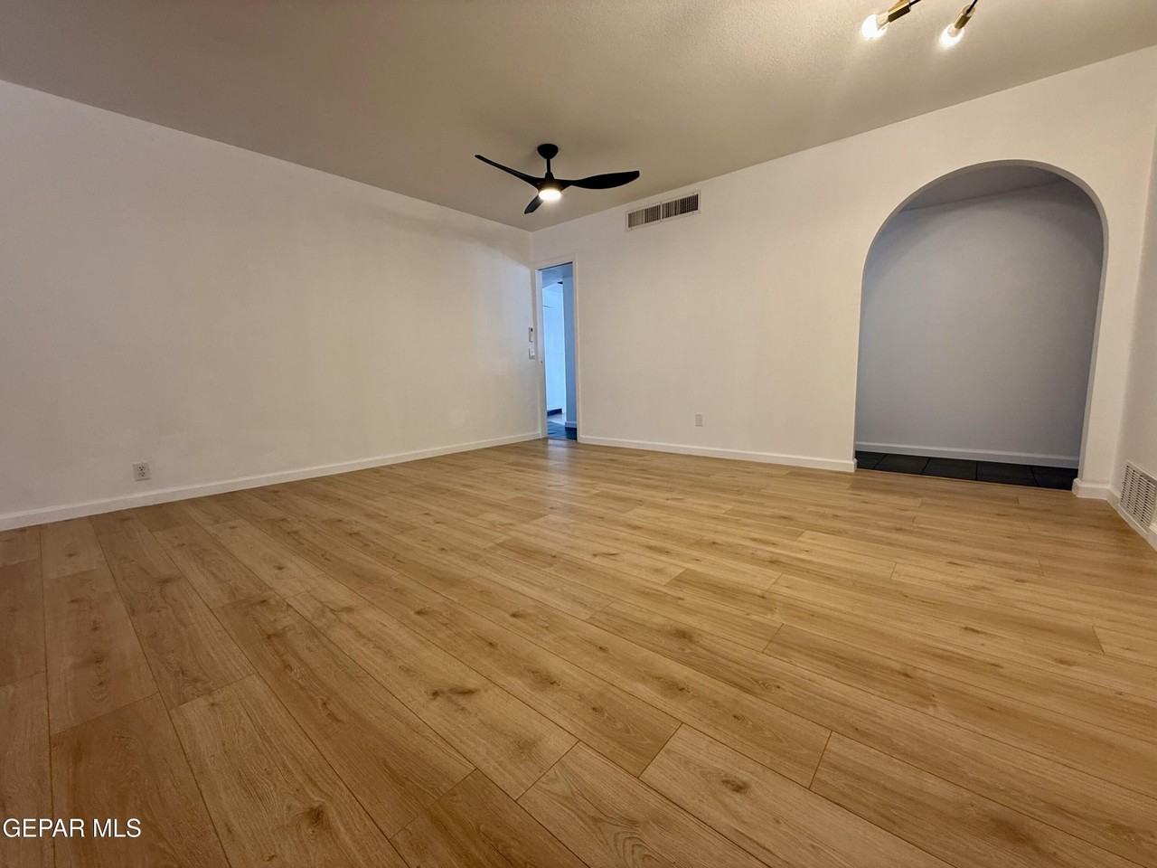 1649 Lomaland Dr - Photo 4 of 25