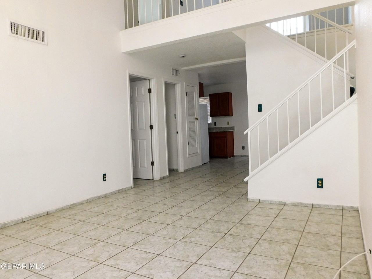726 Medina St - Photo 7 of 30
