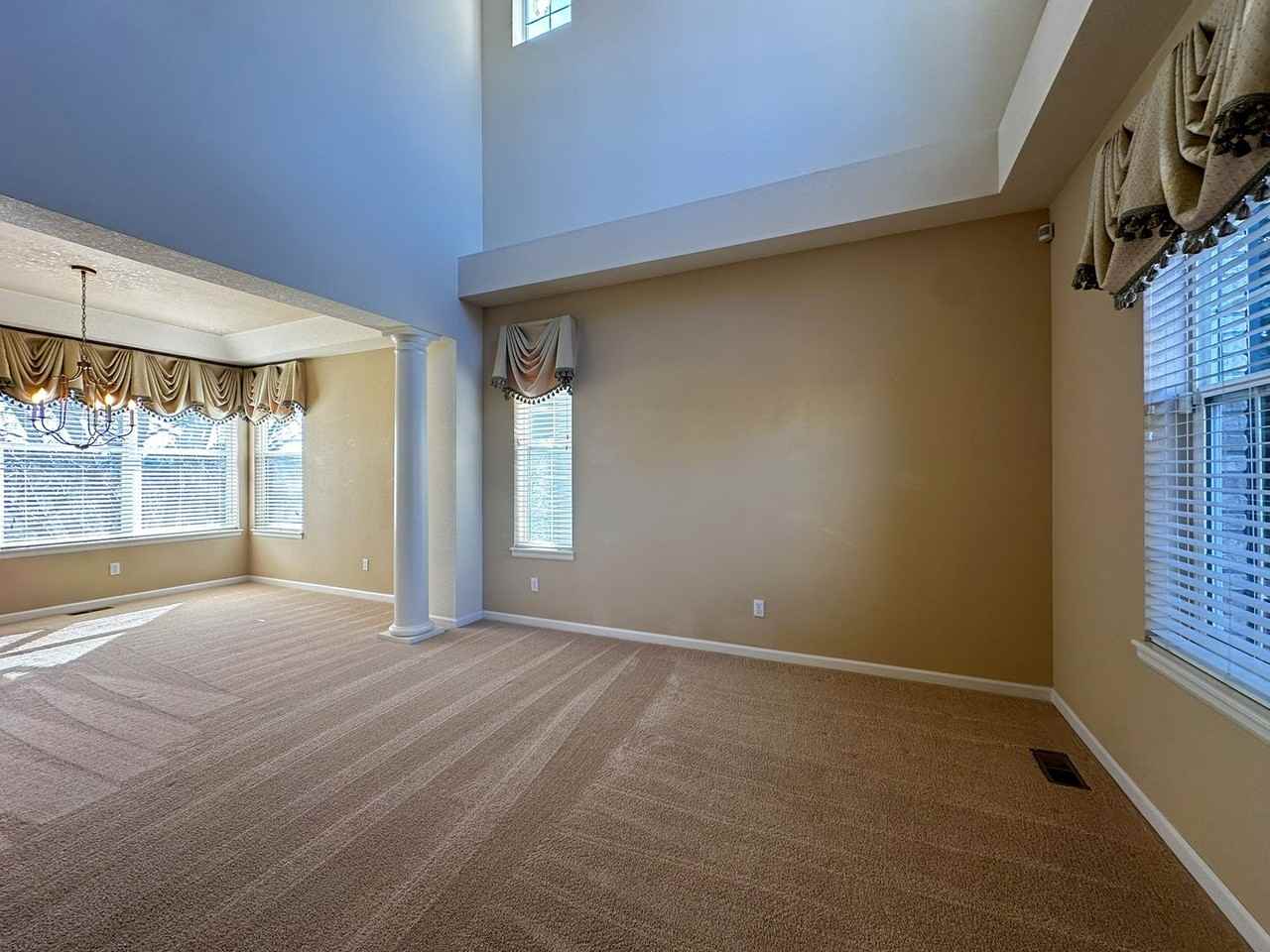 7856 Stonedale Dr - Photo 6 of 50