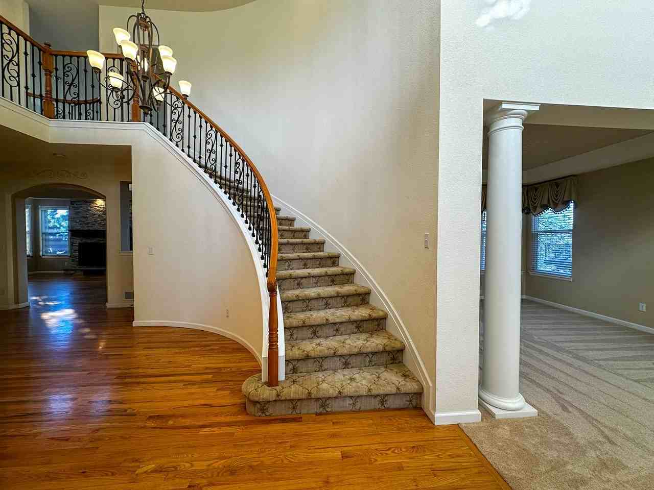 7856 Stonedale Dr - Photo 7 of 50