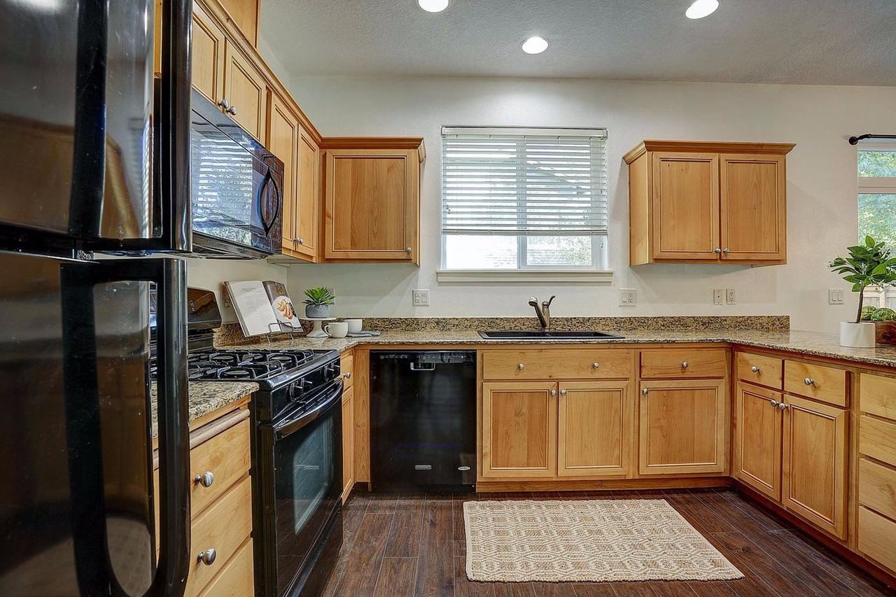 61472 Brosterhous Rd - Photo 2 of 21