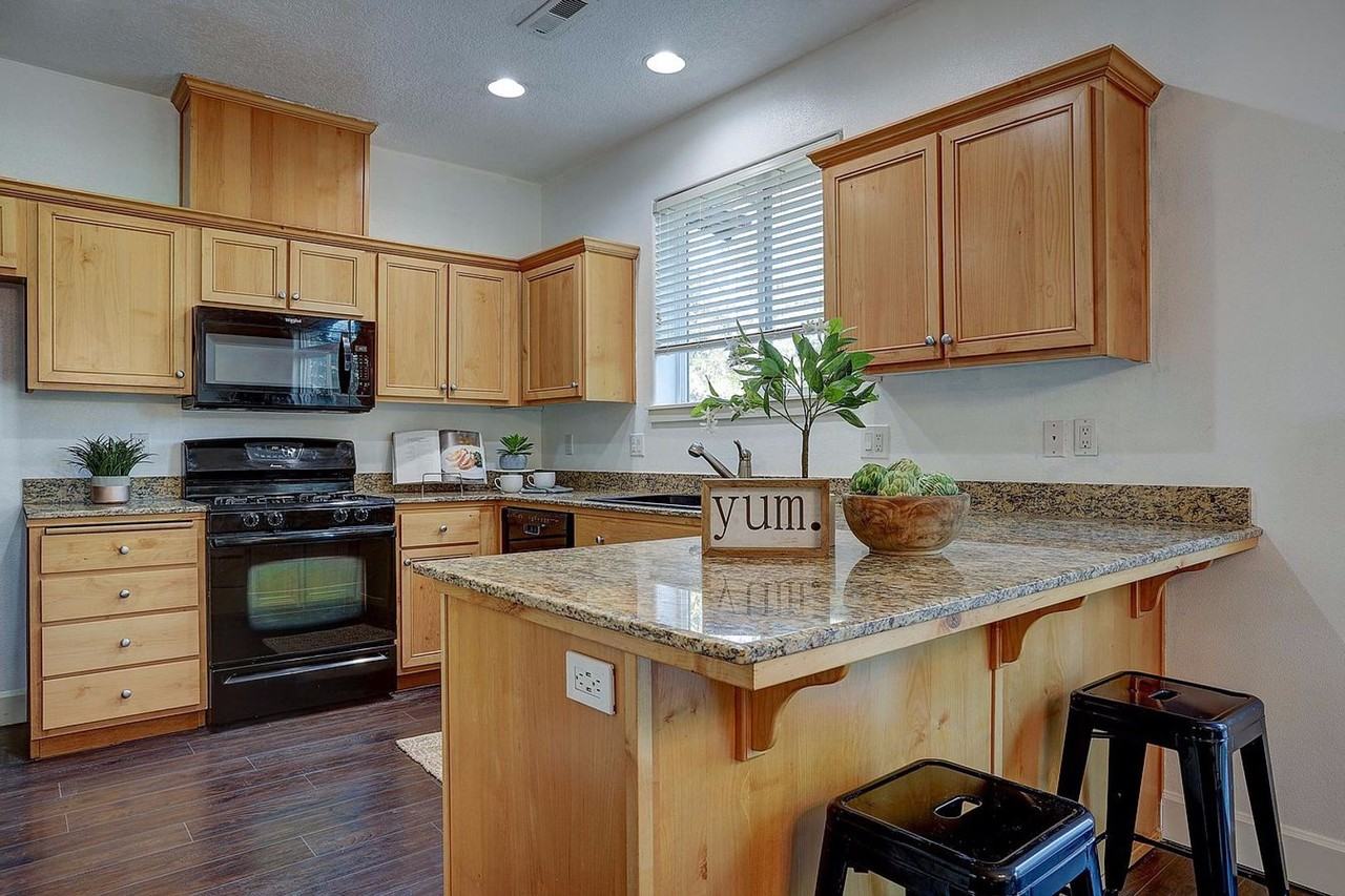 61472 Brosterhous Rd - Photo 3 of 21