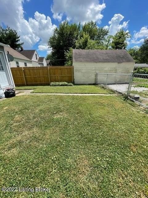 2138 Crittenden Dr - Photo 2 of 15