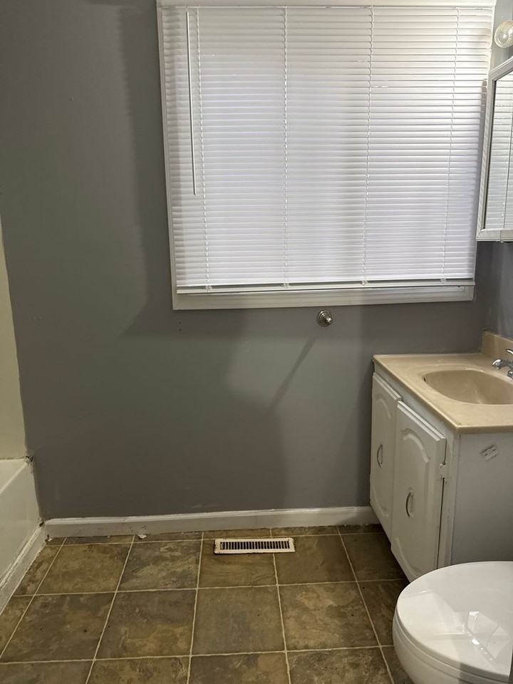 2434 S 14th St - Photo 4 of 12