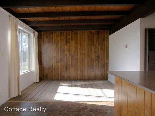 1055 Sun Rd - Photo 2 of 5