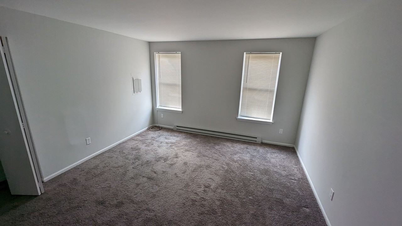 617 W 6th St - Photo 2 of 7