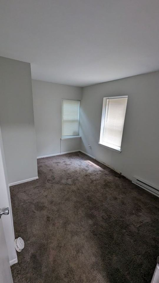 617 W 6th St - Photo 3 of 7