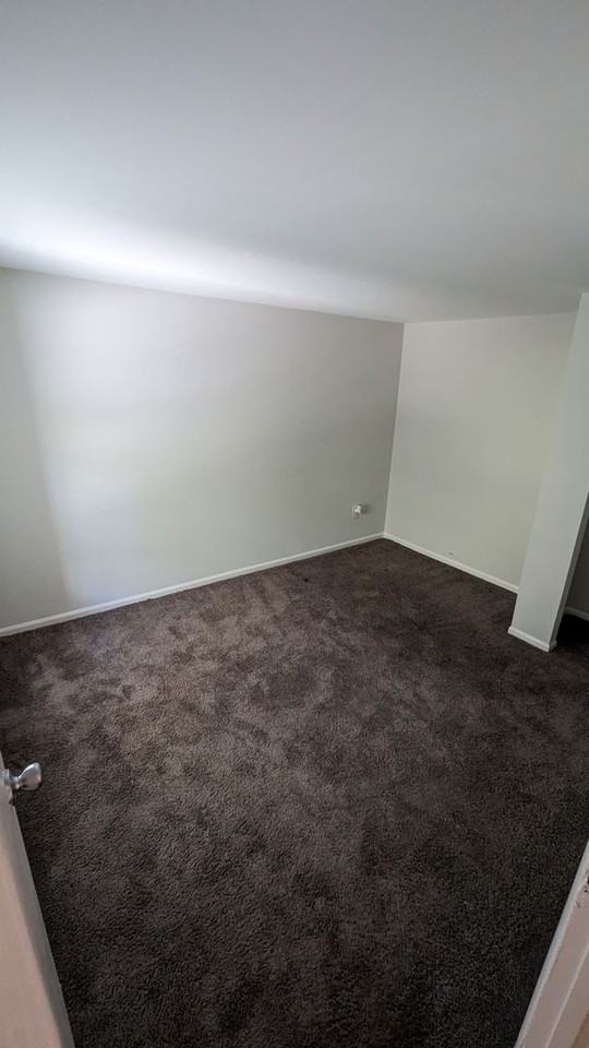 617 W 6th St - Photo 4 of 7