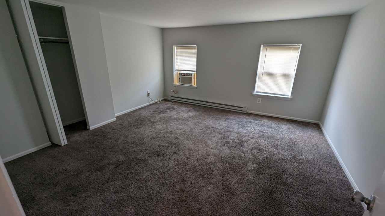 617 W 6th St - Photo 5 of 7