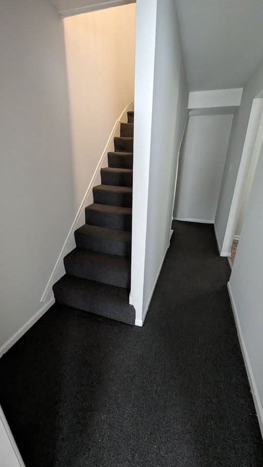 617 W 6th St - Photo 6 of 7