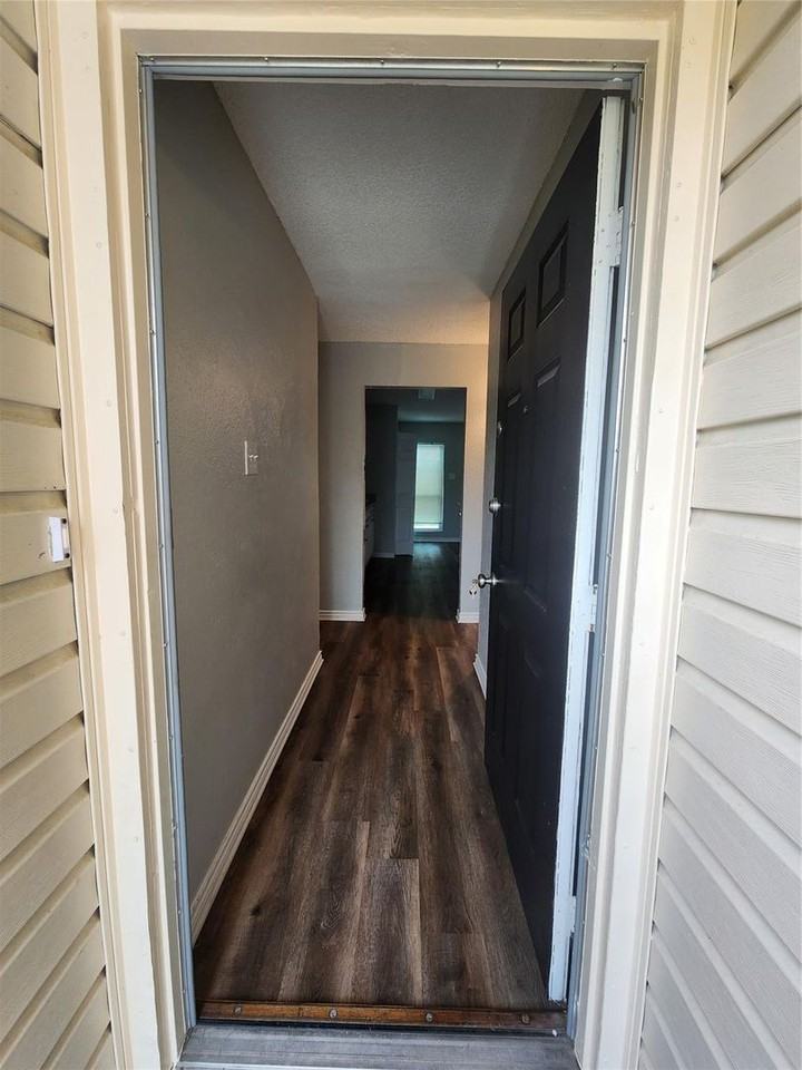 10129 Peppertree Ln - Photo 2 of 17