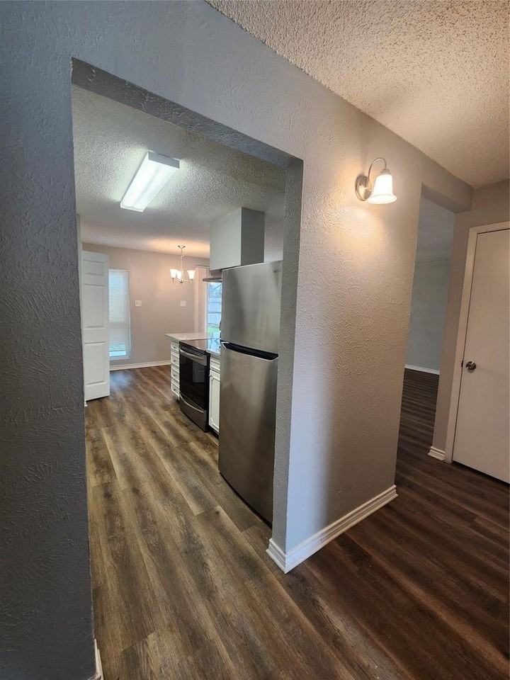 10129 Peppertree Ln - Photo 3 of 17