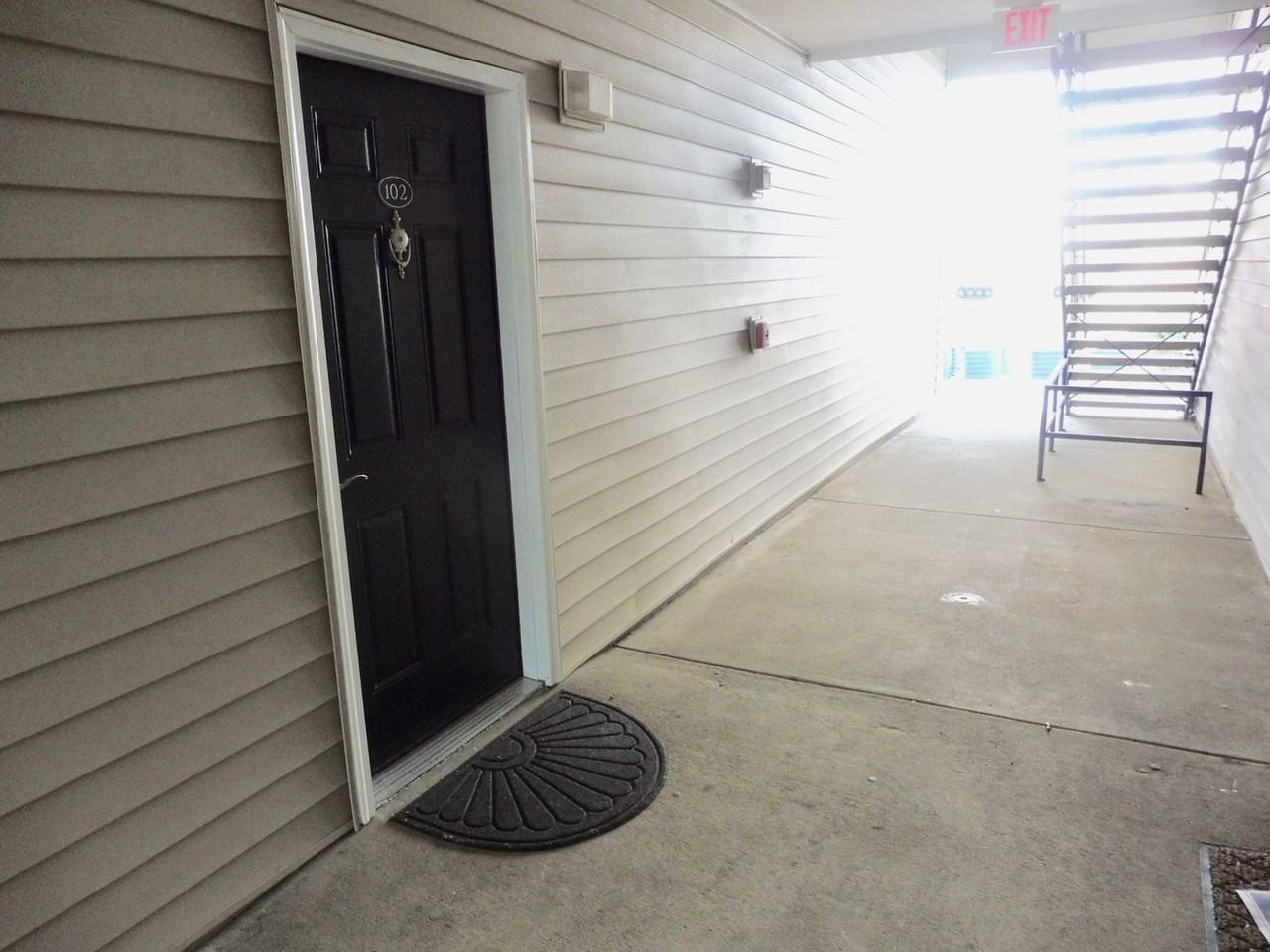19611 Galway Bay Cir #102 - Photo 3 of 31