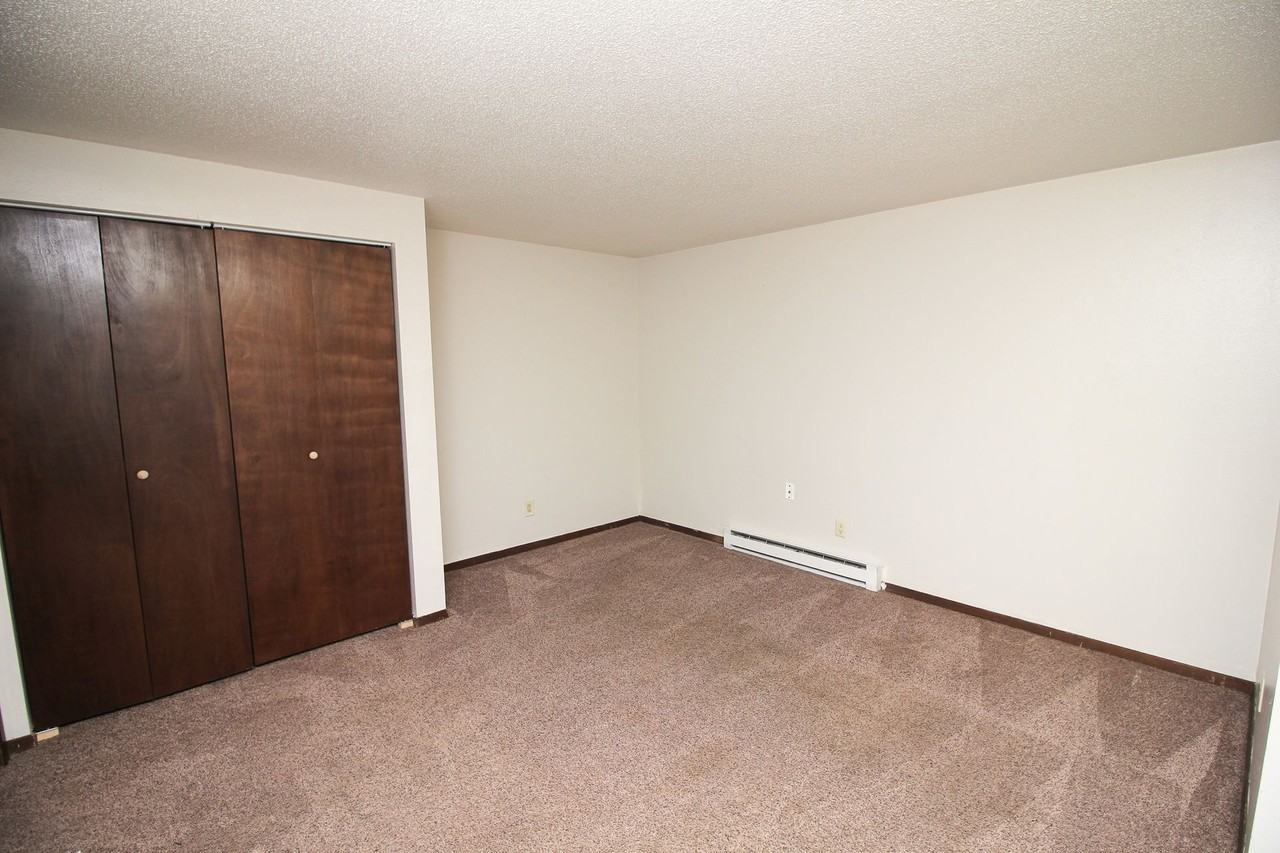 Spring Avenue Apartments - Photo 4 of 10