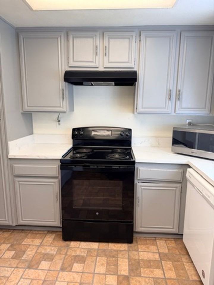 812 Plaza Flora - Photo 2 of 17