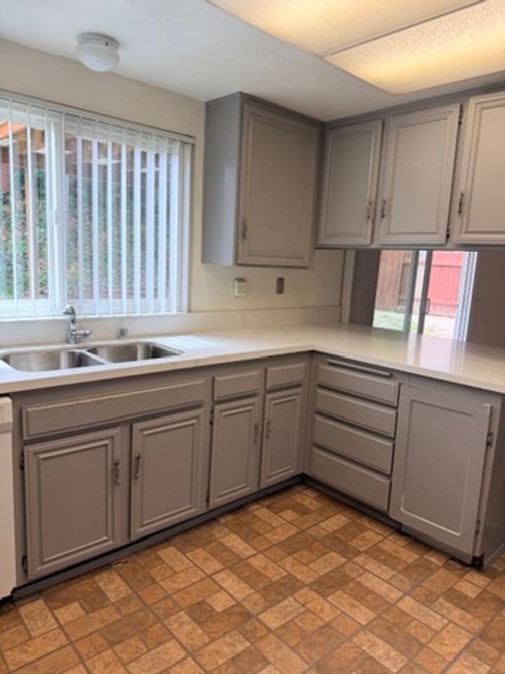 812 Plaza Flora - Photo 4 of 17