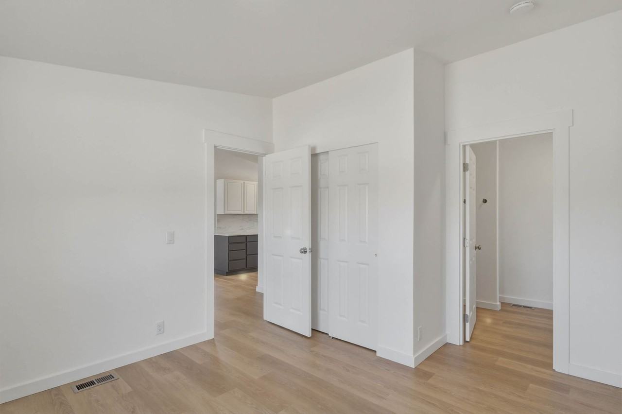 2474 Lemaister Ave - Photo 7 of 20