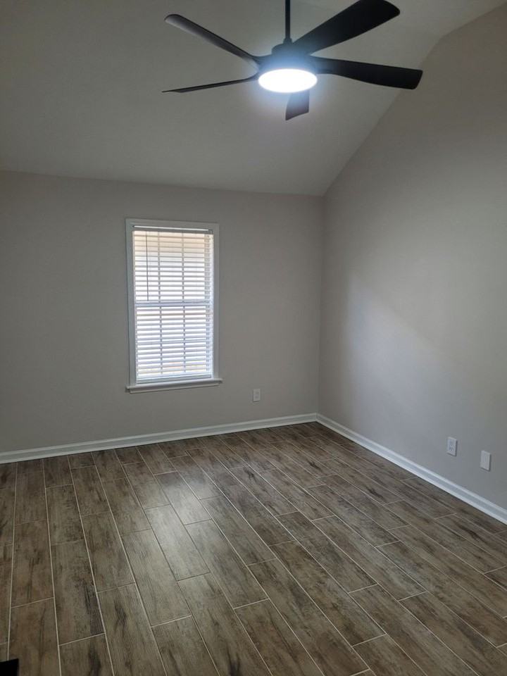 209 Leigh Loop - Photo 7 of 13