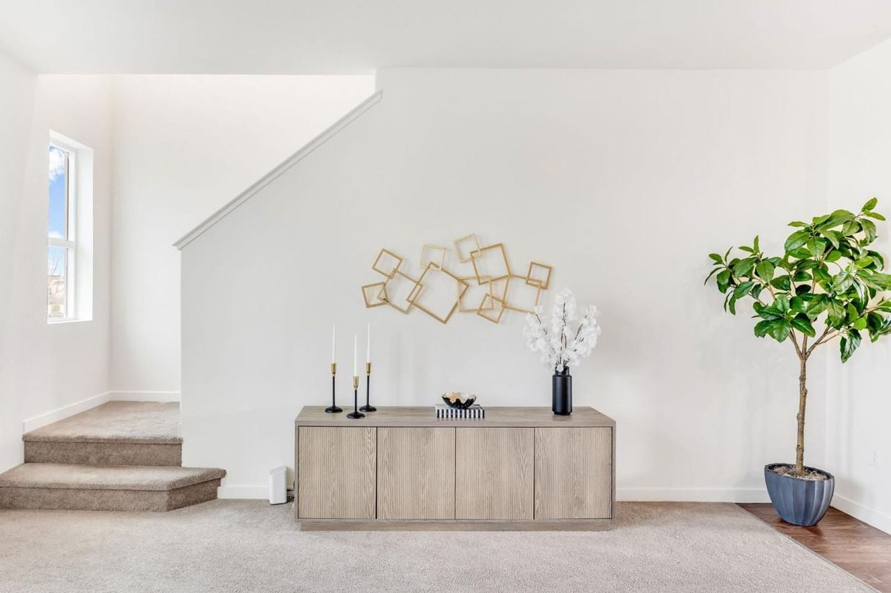 10946 International Dr - Photo 4 of 47