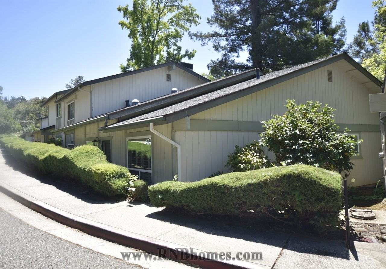 415 Sutton Pl - Photo 2 of 20