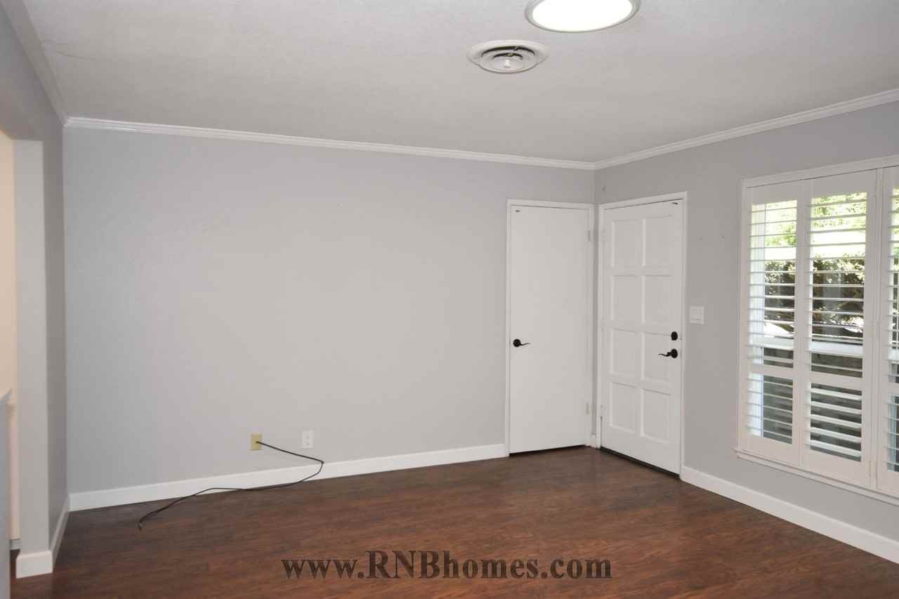 415 Sutton Pl - Photo 4 of 20