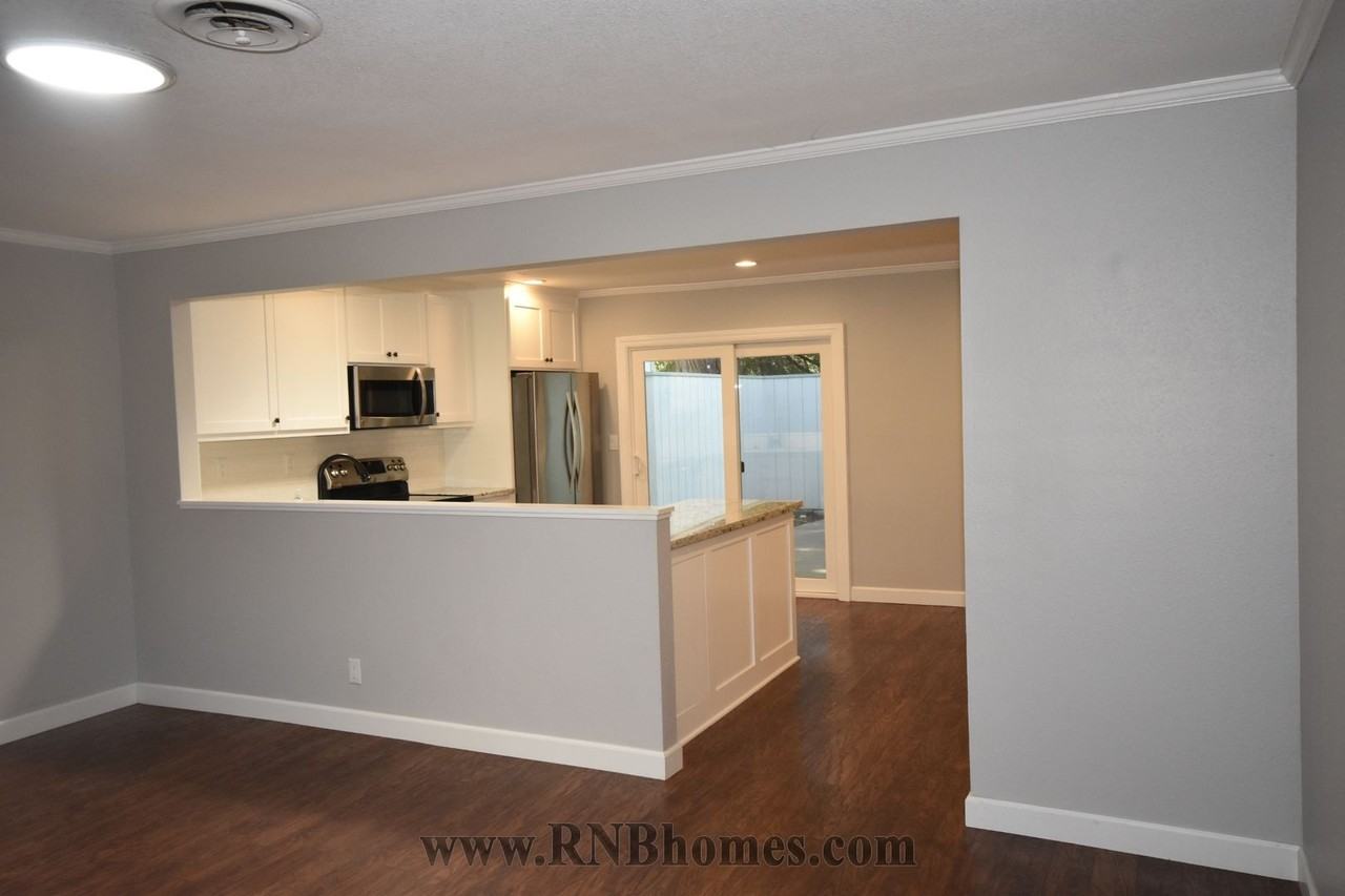 415 Sutton Pl - Photo 5 of 20