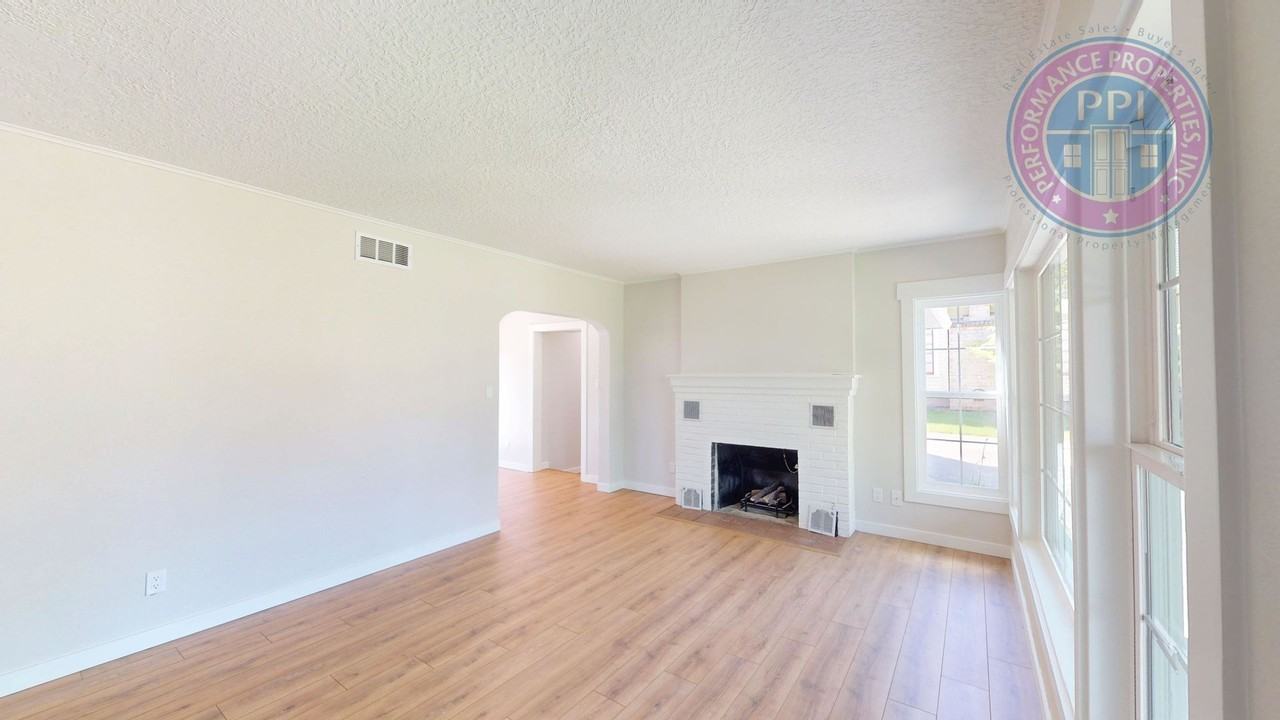 7308 N Jordan Ave - Photo 4 of 34