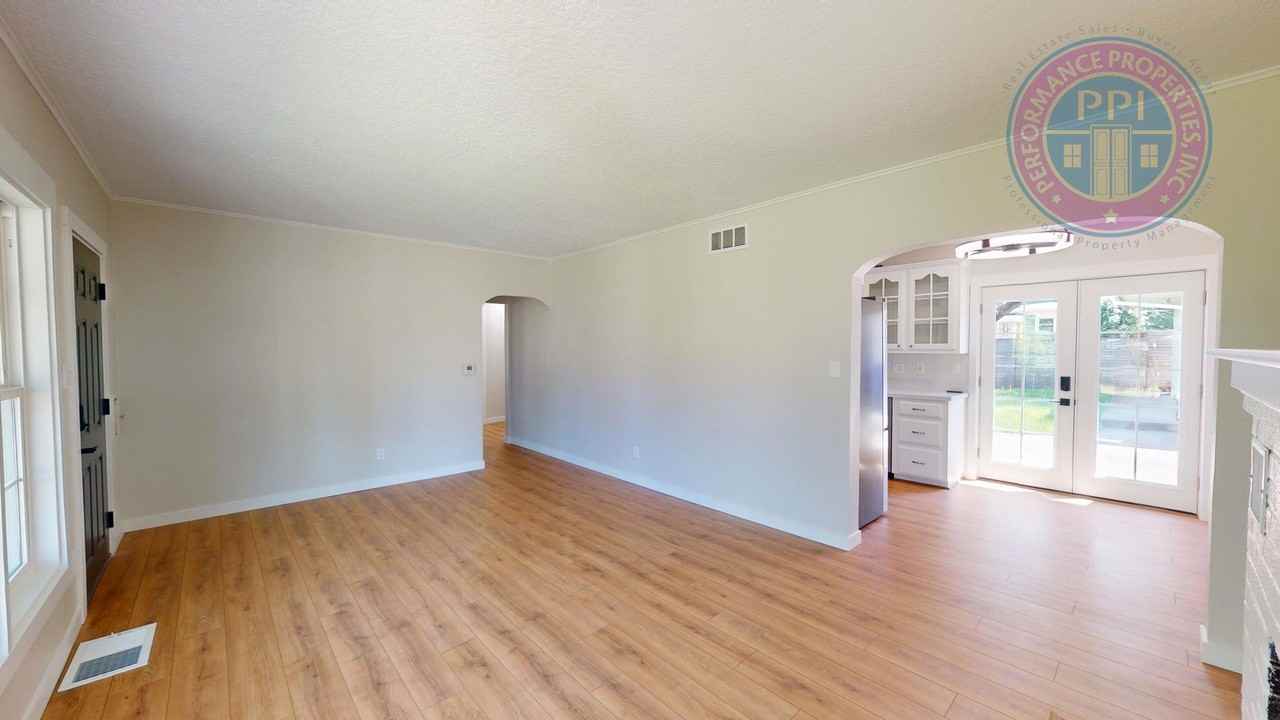 7308 N Jordan Ave - Photo 5 of 34