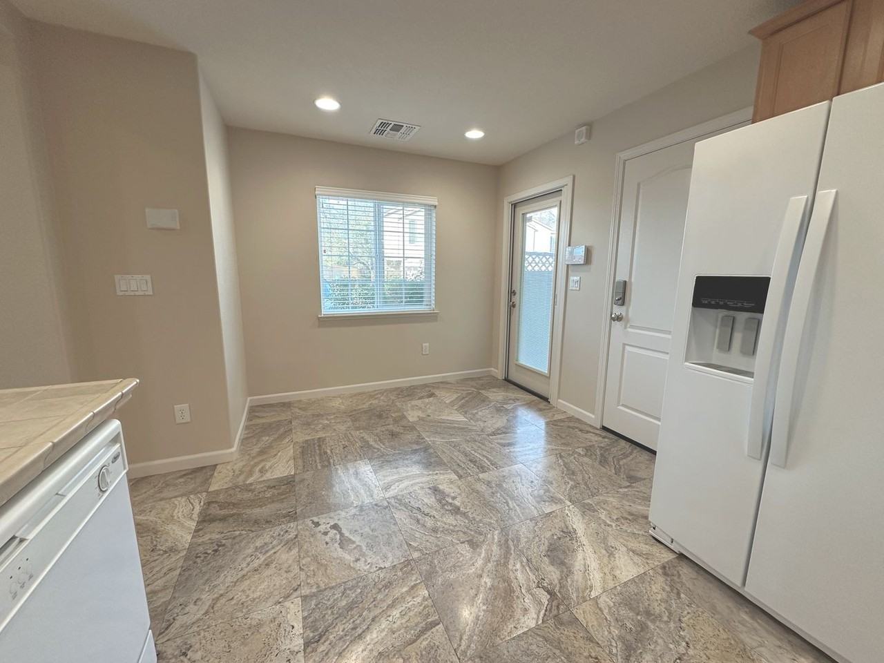 6104 Rockport Ln - Photo 5 of 29