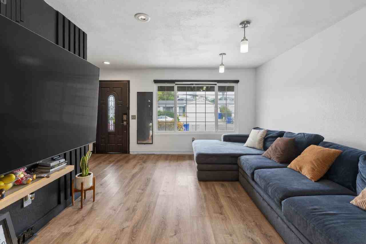 10924 Montongo St - Photo 2 of 30