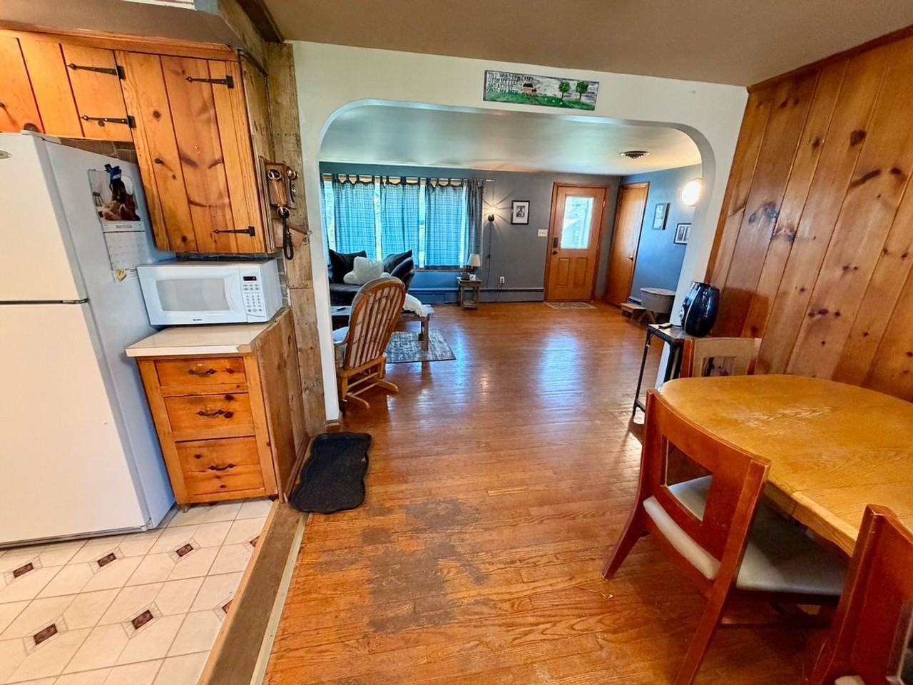 924 Blanchard Ave - Photo 4 of 11