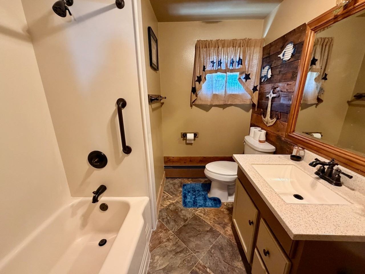 924 Blanchard Ave - Photo 5 of 11