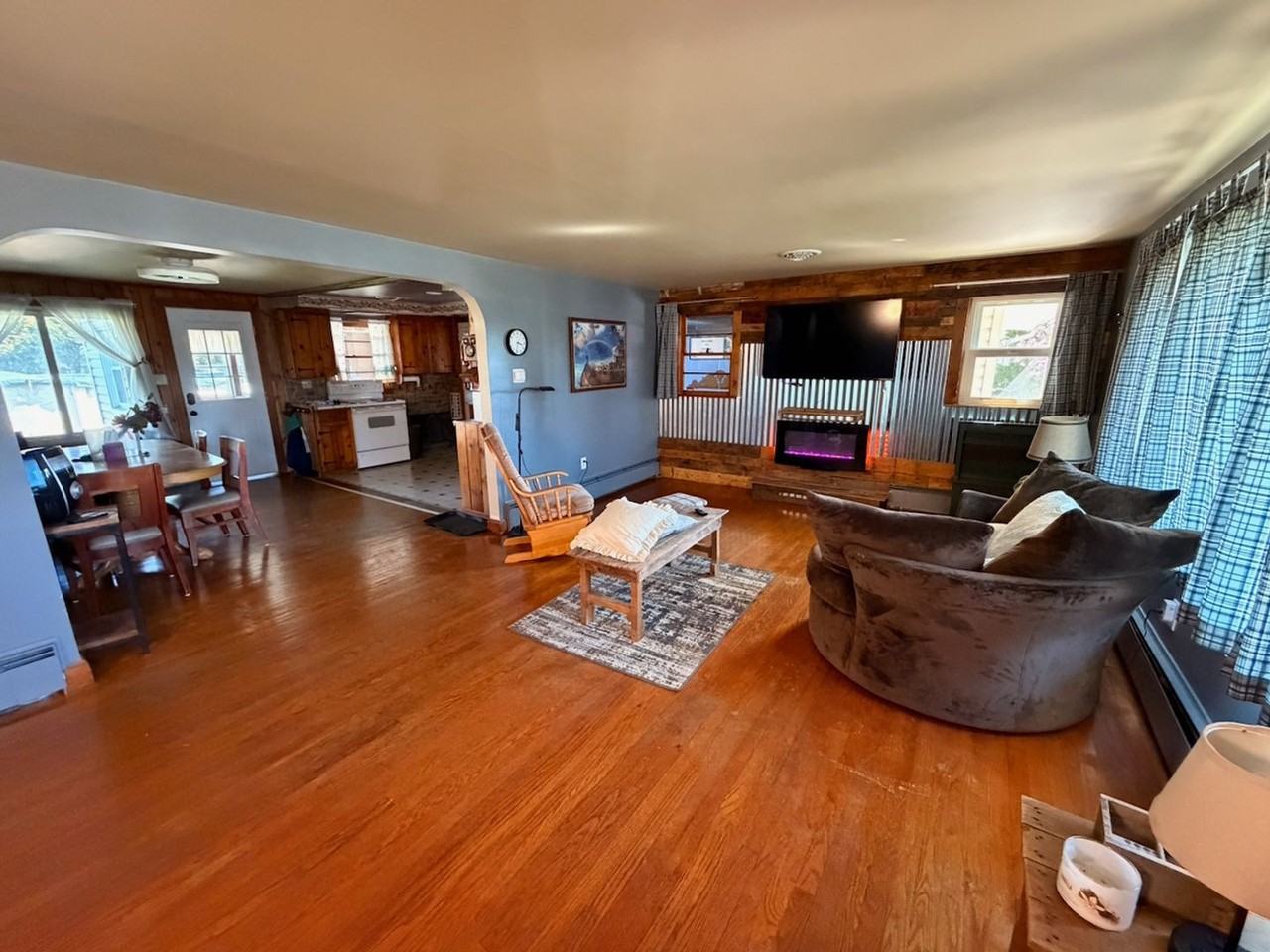 924 Blanchard Ave - Photo 7 of 11
