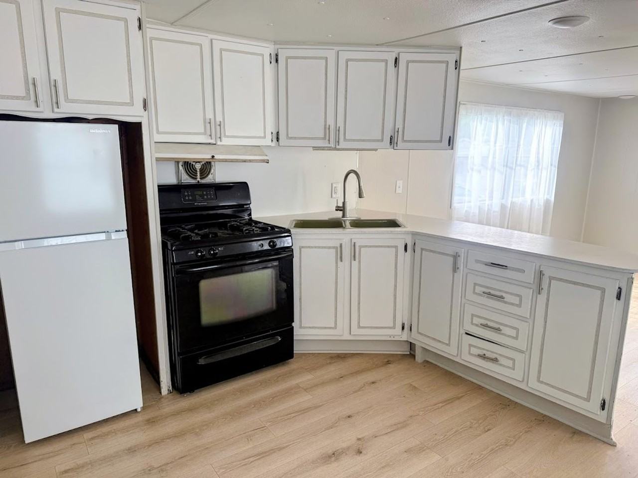 465 Canton Rd - Photo 4 of 12
