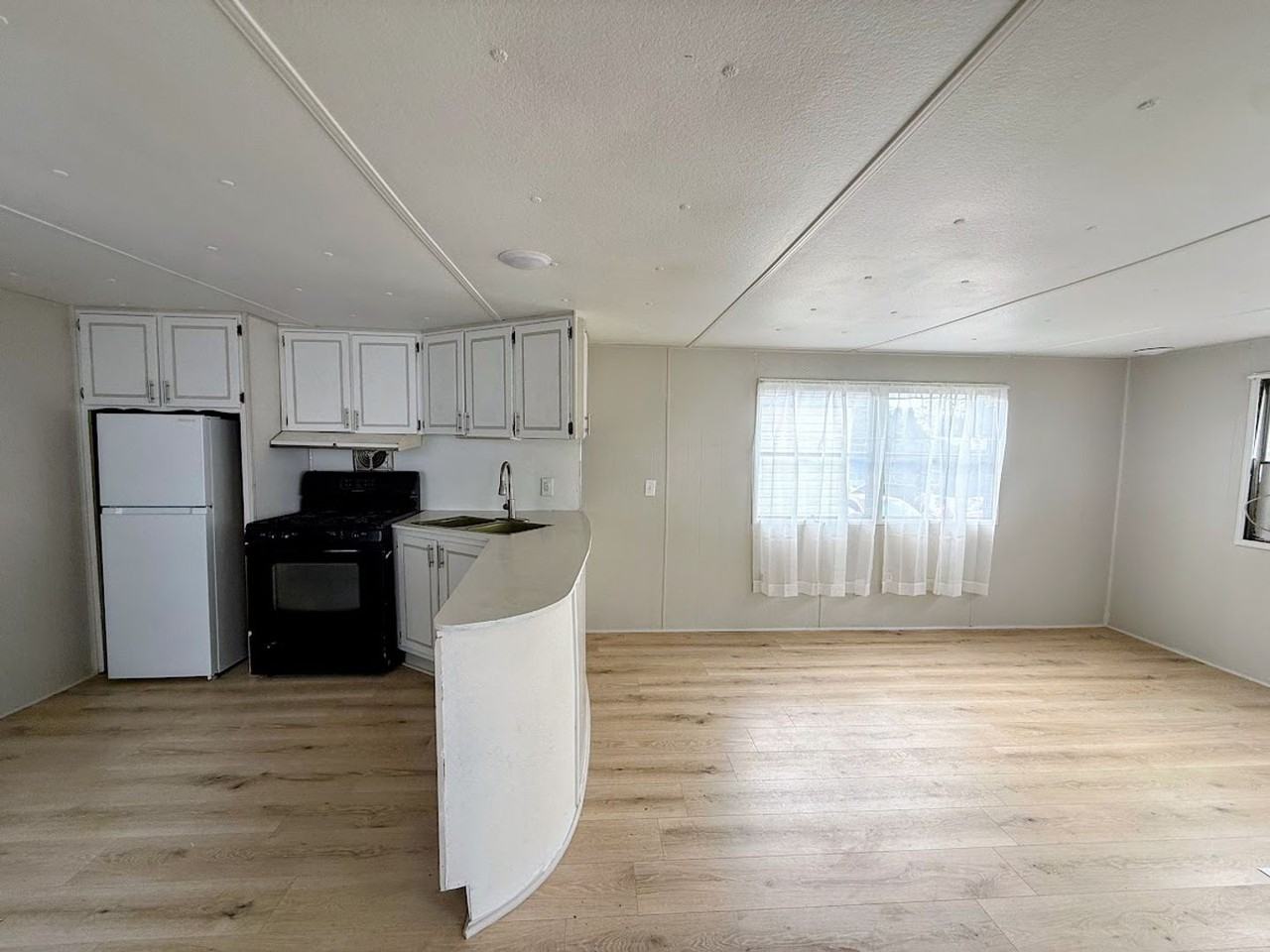 465 Canton Rd - Photo 5 of 12