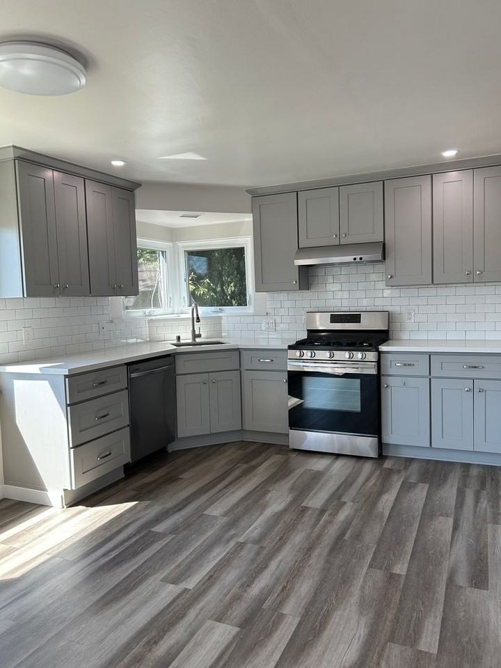 6023 35th Ave Sw - Photo 4 of 17