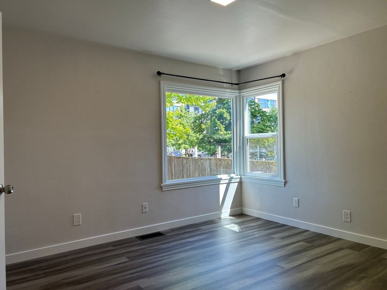 6023 35th Ave Sw - Photo 7 of 17
