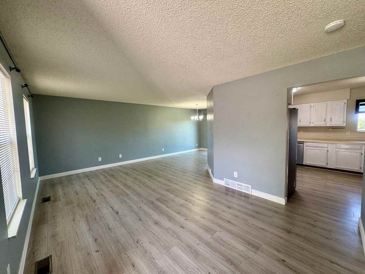 1125 Lindstrom Dr - Photo 3 of 36