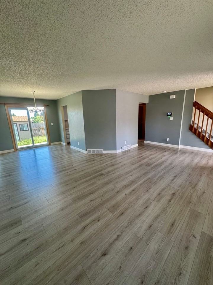1125 Lindstrom Dr - Photo 4 of 36