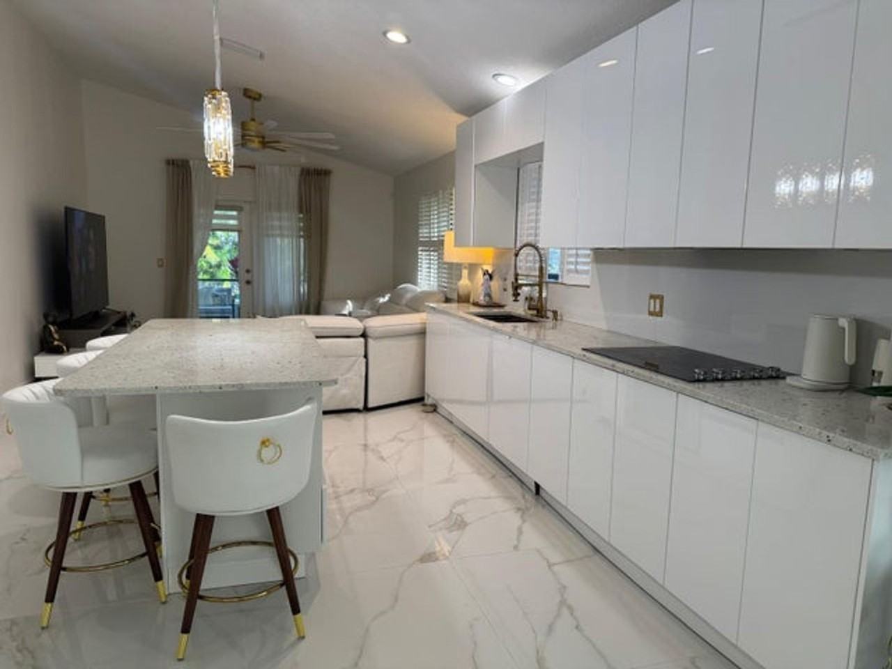 544 Nw 38th Ave - Photo 2 of 16